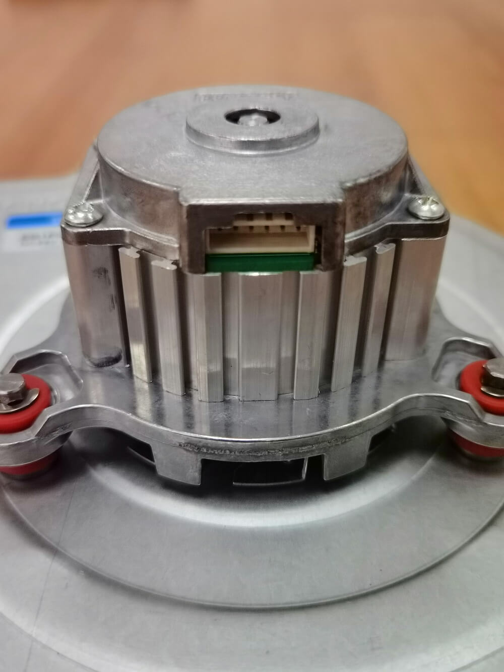 EM150-BL70-Details1
